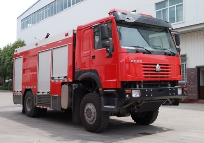 ballbet贝博艾弗森牌 重汽豪沃PM50/Z6  4×4 泡沫消防车